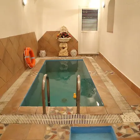 Casa Nicola Hotel 2*